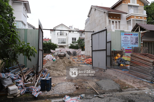 Đầu tháng 6/2021, dân tình bàn tán xôn xao khi vợ chồng nữ ca sĩ san bằng biệt thự để xây mới lại