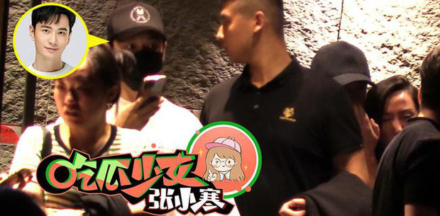 Anh chàng trợ lý luôn ở bên Huỳnh Hiểu Minh mọi lúc mọi nơi