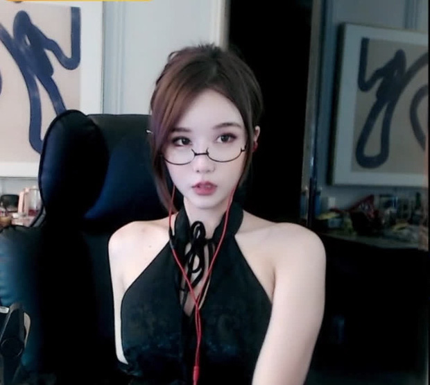 Nữ streamer có ngoại hình cực kỳ bắt mắt