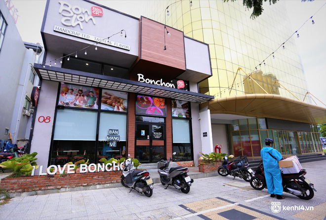 Một số quán ăn uống lớn tại các vùng xanh cũng đã hoạt động nhưng cũng 