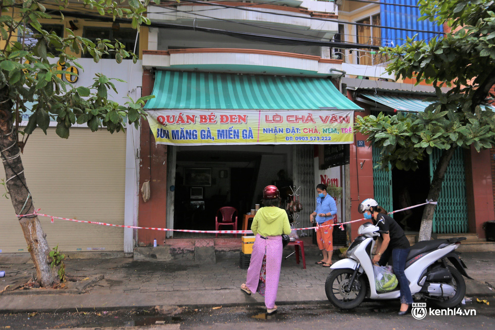 Người dân ở vùng xanh chỉ mở bán cầm chừng