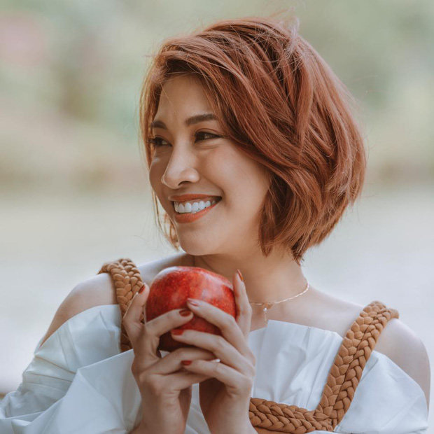 Pha Lê có tình trường khá ồn ào khi liên tiếp vướng phải nghi vấn tình cảm với các cầu thủ nổi tiếng