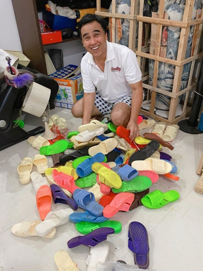 Quyền Linh có một bộ sưu tập dép tổ ong.