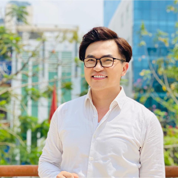 Đại Nghĩa là một trong những nghệ sĩ tích cực với công tác thiện nguyện. Nam MC và đội ngũ của mình đã rong ruổi khắp ngõ ngách TP.HCM từ những ngày giãn cách xã hội