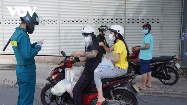 Thành phố Dĩ An đang kiểm soát chặt người dân không cho ra đường không lí do