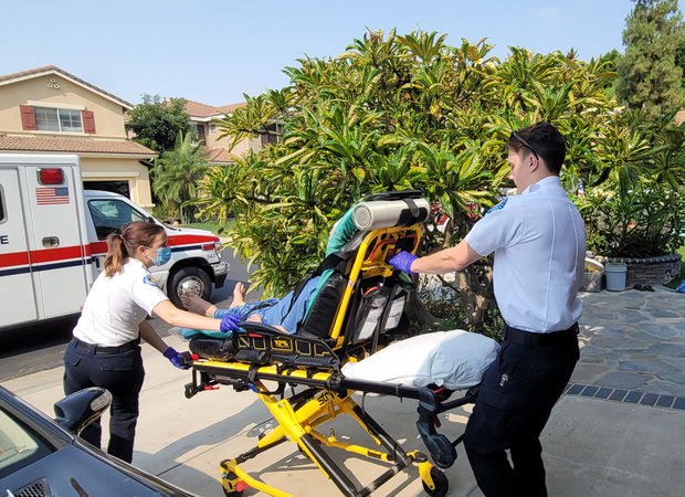 Dũng Taylor cho biết bố Thu Phương dù đã trải qua cơn bạo bệnh nhưng vẫn đang phải vật lý trị liệu tại bệnh viện