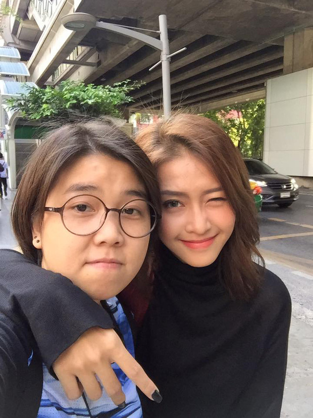 Đồng thời cũng trong thời gian này, quản lý 6 năm bất ngờ thông báo 