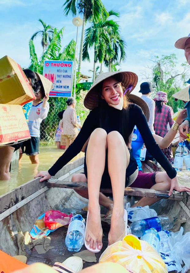 Năm 2020 khi bắt đầu xuất hiện những thông tin tiêu cực, Thuỷ Tiên từng lên tiếng mong bà con thông cảm cho đoàn cứu trợ vì khối lượng công việc mỗi ngày rất nhiều