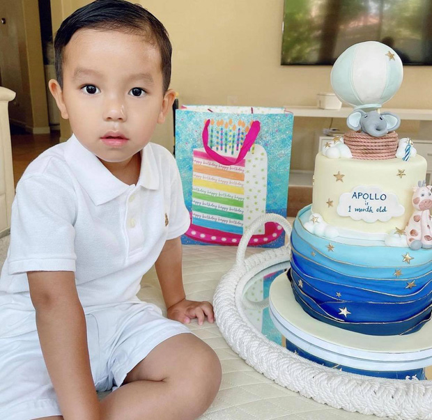 Trước đó, mẹ bỉm đã tổ chức tiệc đầy tháng hoành tráng cho con trai cưng