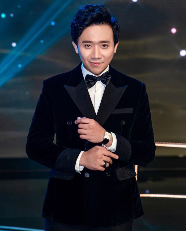 Cartier Tank Anglaise Diamond là chiếc đồng hồ thường được nam MC sử dụng tại nhiều sự kiện, chương trình truyền hình