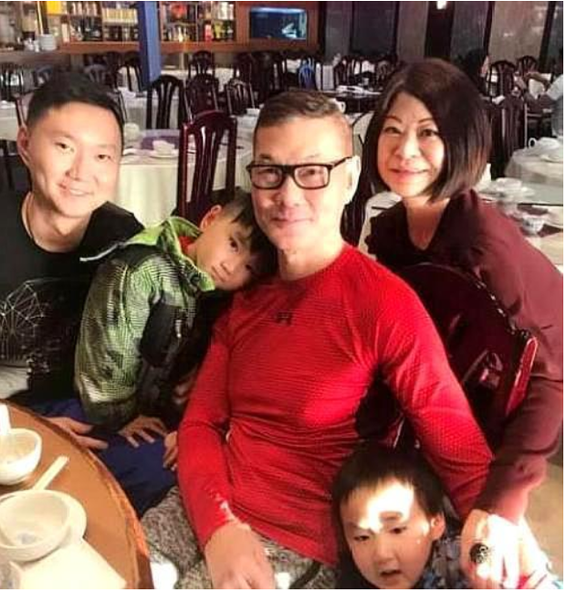 Ngôi sao võ thuật bên vợ, con trai nuôi và các cháu