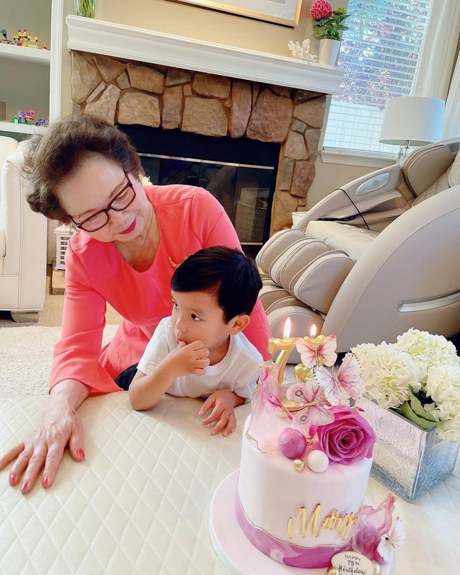 Hình ảnh của mẹ chồng quyền lực vừa được Phạm Hương chia sẻ