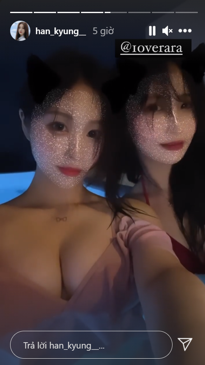 Han-kyung diện bikini khoe vòng một quyến rũ