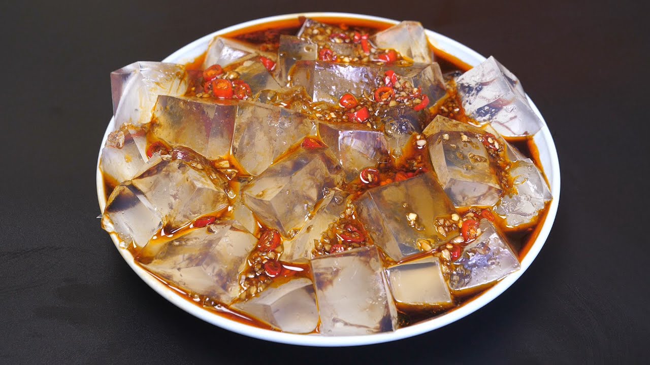 Vảy cá ăn cùng gia vị là món ngon, giàu dinh dưỡng. Món này rất phổ biến ở Trung Quốc.