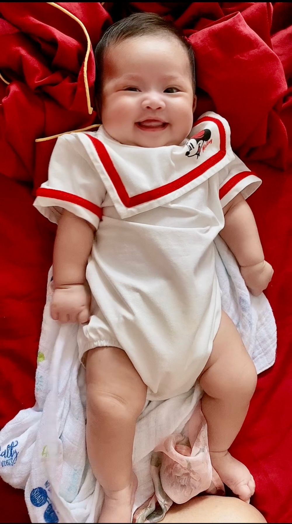 Cận cảnh con gái út của Vy Oanh được cô chia sẻ trên mạng xã hội.