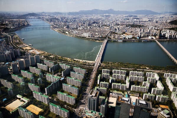 Những căn hộ bên sông Hàn có vị trí đắc địa và đắt nhất Hàn Quốc (Ảnh: New York Times)