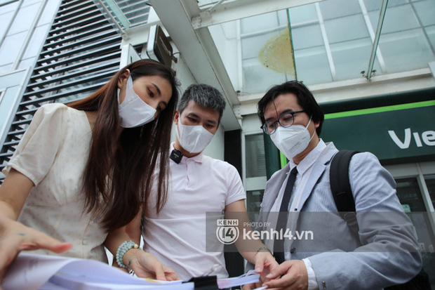 Vợ chồng ca sĩ Thuỷ Tiên công bố toàn bộ sao kê tài khoản ngân hàng sau lùm xùm về từ thiện lũ lụt miền Trung