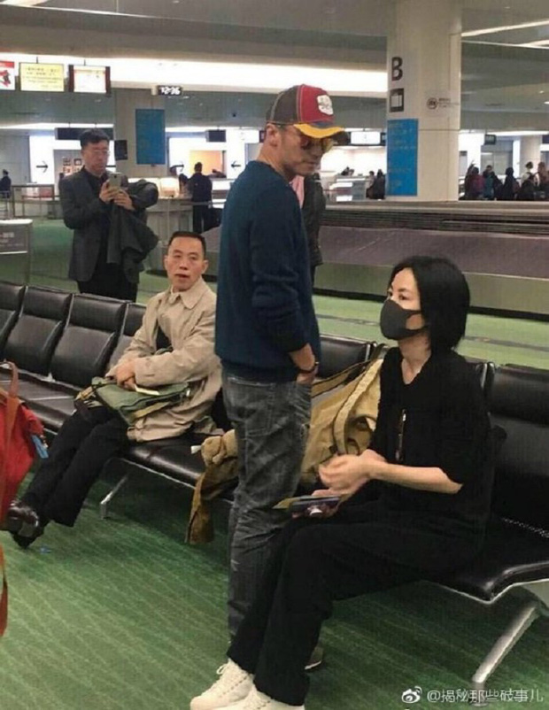 Kể cả sau này, khi ly hôn với Trương Bá Chi để quay lại với tình cũ, ánh mắt của nam diễn viên cũng không hề thay đổi khi nhìn Vương Phi