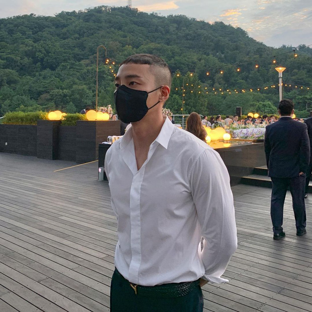 Roy Kim có màn lột xác ngoại hình gây xôn xao MXH, trở nên phong cách, vạm vỡ hơn hẳn