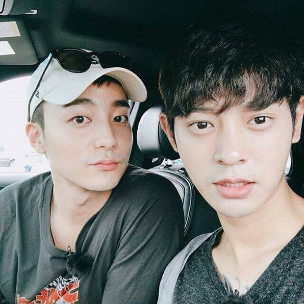 Roy Kim từng là bạn thân nổi tiếng của Jung Joon Young. Cả 2 thân thiết với nhau sau khi cùng tham gia chương trình Supertar K4