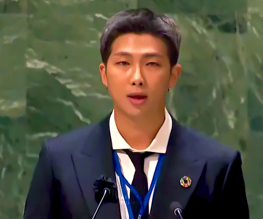 RM là thành viên phát biểu đầu tiên