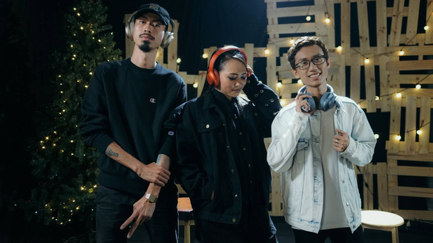 Năm 2017, Lynk Lee xuất hiện trong dự án âm nhạc Rapcoustic của rapper Đen Vâu và để lại ấn tượng cho khán giả bằng chất giọng hay, cảm xúc