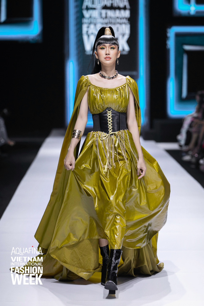 Lynk Lee tài năng, biến hoá khôn lường trong nhiều chương trình truyền hình. Trên sàn diễn thời trang, cô cũng để lại nhiều ấn tượng bởi những bước đi thần thái