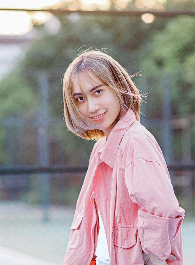 Cuối năm 2019 - đầu năm 2020, Lynk Lee gây sốt với loạt ảnh tóc dài cùng gương mặt tròn trịa, nữ tính