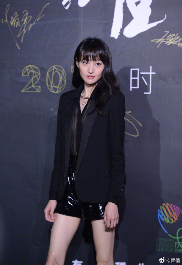 Từng có thời gian, các fan không thể nhận ra đây là Trịnh Sảng vì gương mặt thay đổi 180 độ, trở nên già nua, kém sắc và thiếu tự nhiên hơn hẳn