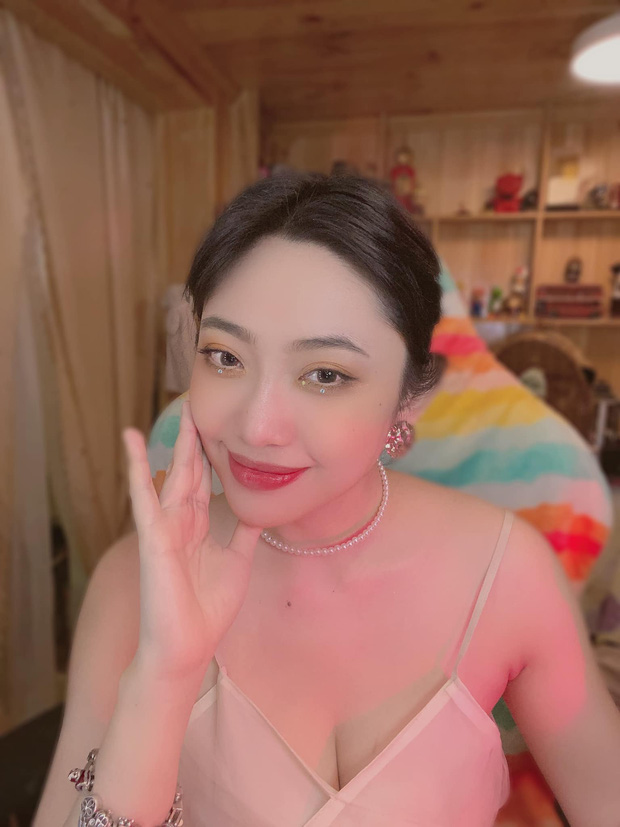 Để trấn an người hâm mộ, cô cho biết bản thân hiện chỉ có biểu hiện nhẹ và được chữa trị tại nhà dưới sự hướng dẫn của các bác sĩ