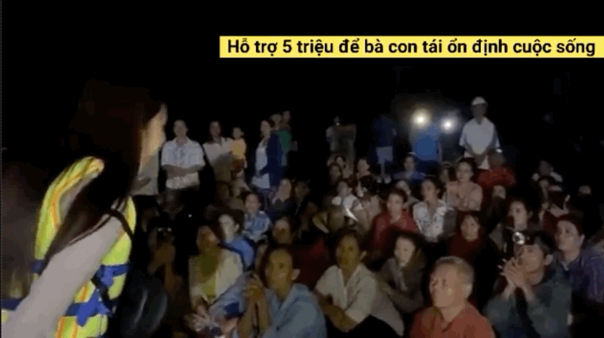 Thuỷ Tiên thông báo rõ đây là số tiền do các mạnh thường quân đóng góp để gửi đến bà con, mỗi hộ dân sẽ được 5 triệu để sửa sang nhà cửa sau cơn lũ lụt