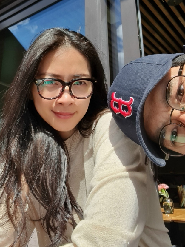 Cả hai liên tục phát 