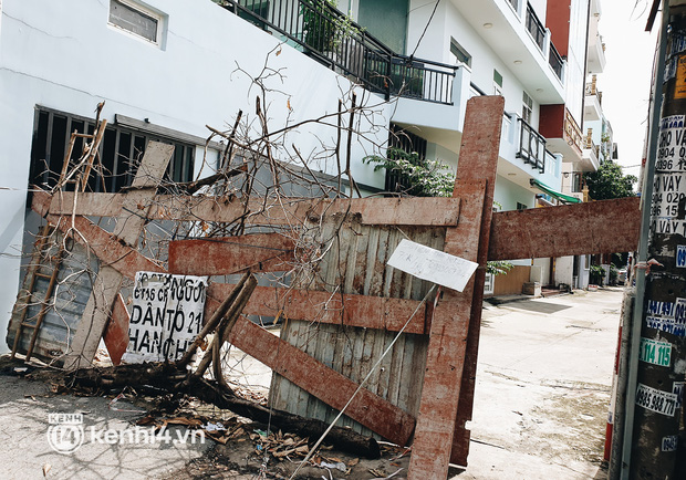 Nhiều chốt chặn gây mất mỹ quan đô thị, nhếch nhác