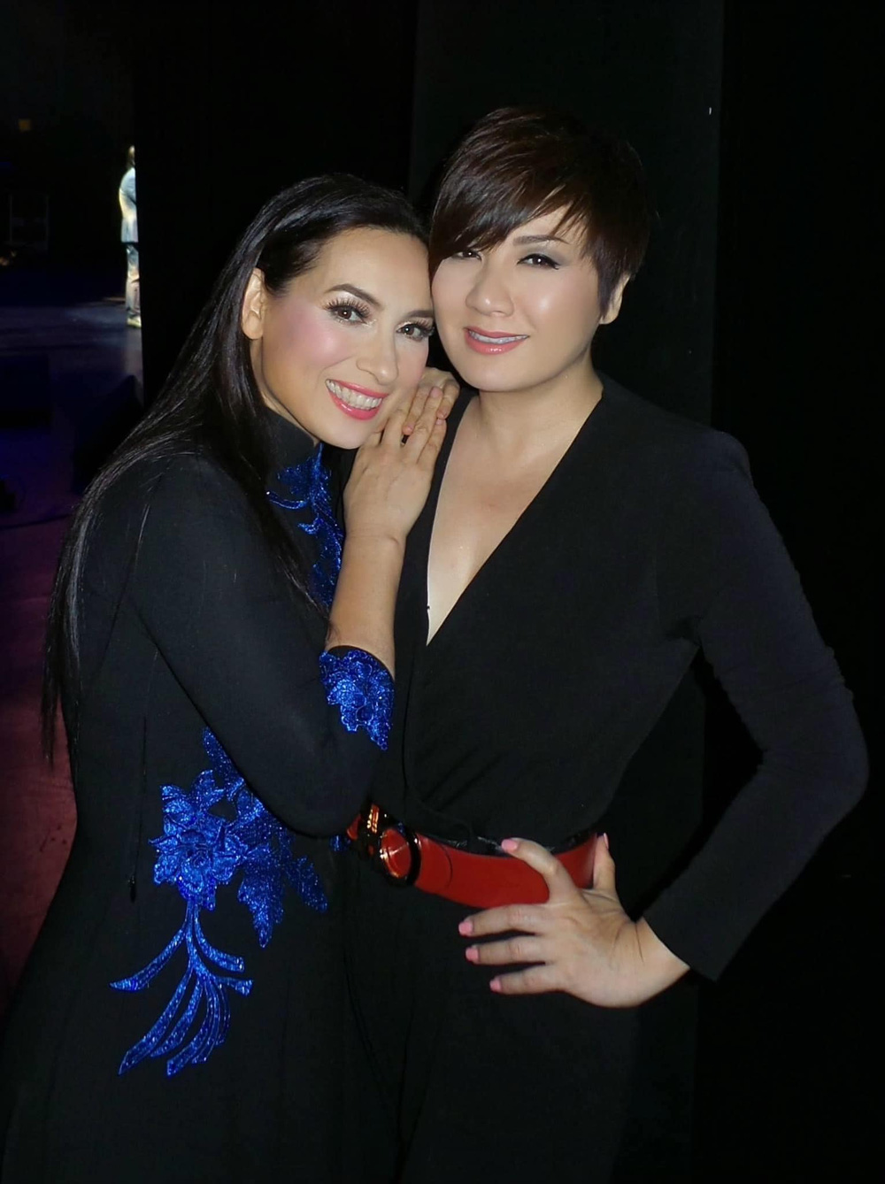 Trizzie Phương Trinh là người đỡ đầu cho Phi Nhung từ những ngày đầu cô theo nghiệp nghệ thuật. Cả hai rất thân thiết.