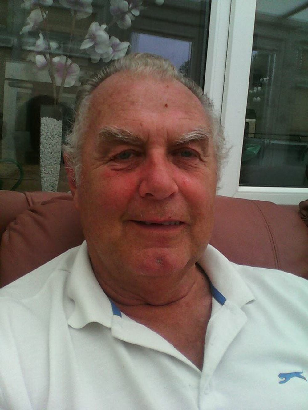 Ông Stephen Mckears đã rất băn khoăn không hiểu vì sao đồ đạc trong nhà kho của mình lại bị xáo trộn như vậy.