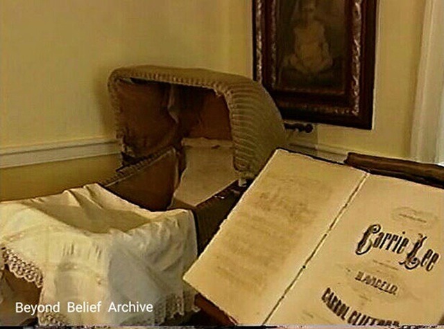 amp;#34;Búp bê ma ámamp;#34; từng thuộc về bé gái chết vì dịch bệnh, chỉ một người chụp được ảnh - 4