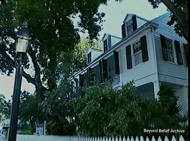 amp;#34;Búp bê ma ámamp;#34; từng thuộc về bé gái chết vì dịch bệnh, chỉ một người chụp được ảnh - 1