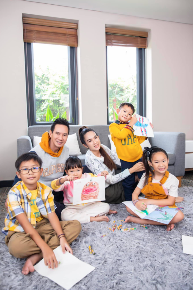 Bên cạnh sự nghiệp thành công, một gia đình hạnh phúc thì dân tình cũng dành nhiều sự quan tâm về độ giàu có của hai vợ chồng này