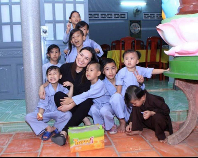 Là mẹ của 23 em nhỏ nhưng cố ca sĩ Phi Nhung chưa bao giờ để các bé chịu thiệt thòi so với các bạn cùng trang lứa