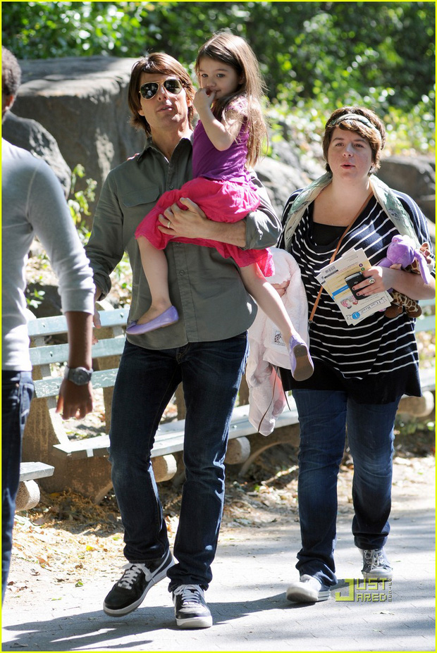 Sau khi tái hôn, Tom vẫn chăm sóc con gái nuôi rất tốt