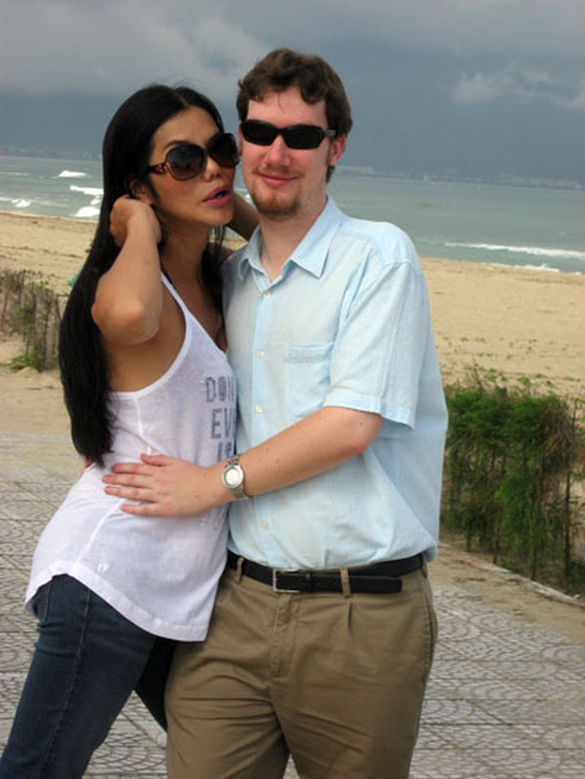 Cindy Thái Tài có mối tình hạnh phúc với ông xã người ngoại quốc, nhưng ít lâu sau đó chồng của nữ ca sĩ qua đời do bệnh ung thư não