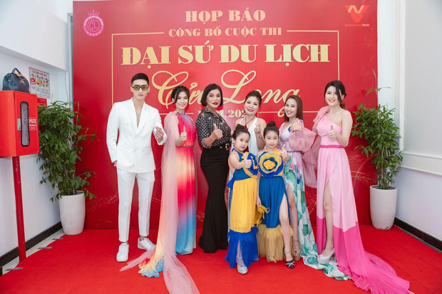 Không những thế, mỹ nhân 8X cũng tích cực tham gia các hoạt động nghệ thuật khác