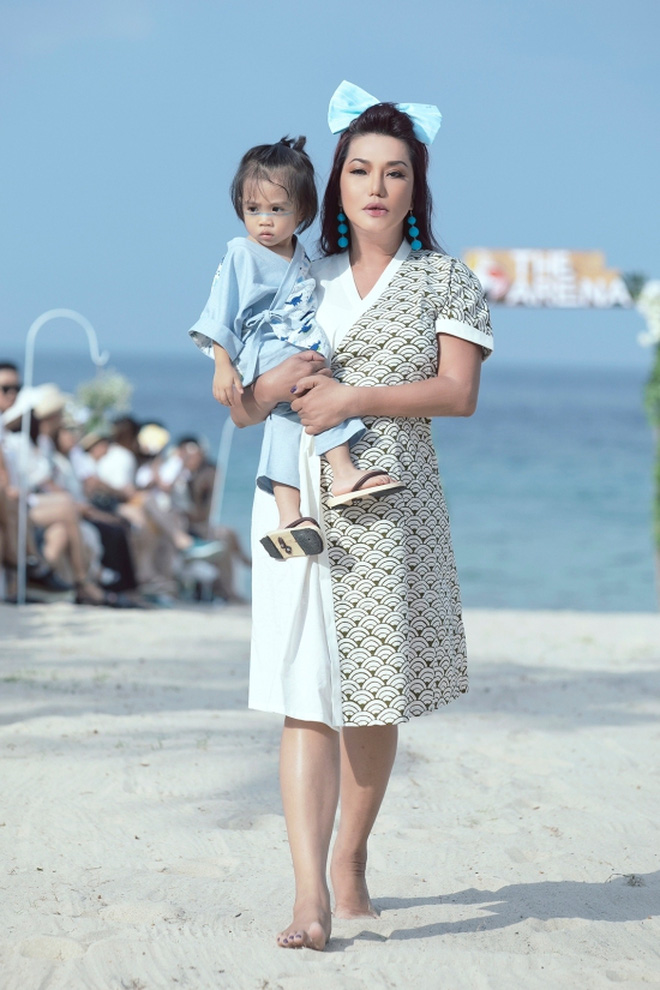  Cindy Thái Tài xuất hiện trong nhiều show diễn thời trang 