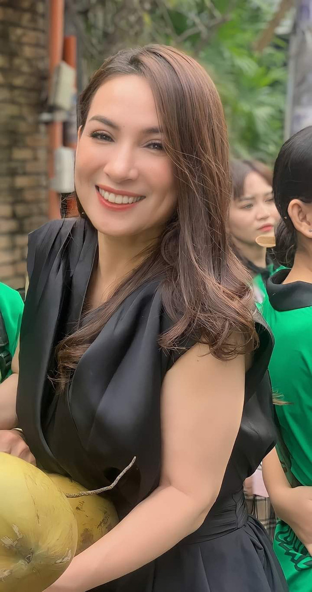 Đêm 26/8, Phi Nhung chuyển viện Chợ Rẫy (Quận 5, TP.HCM) để điều trị tích cực. Tuy nhiên, sau 1 tháng kiên cường chống chọi, nữ ca sĩ trút hơi thở cuối cùng vào 12 giờ 15 phút ngày 28/9