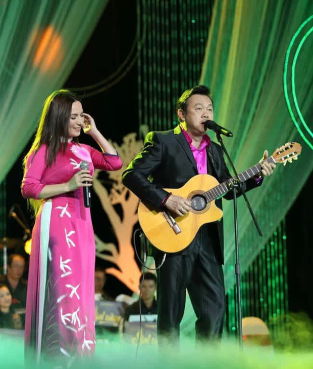 Phi Nhung - Chí Tài là những người bạn thân thiết, phối hợp ăn ý với nhau trên sân khấu. Sự ra đi của cả hai khiến người hâm mộ không khỏi xót xa