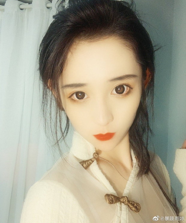 Xiang Yu là một nữ streamer/vũ công xinh đẹp trên nền tảng Douyu