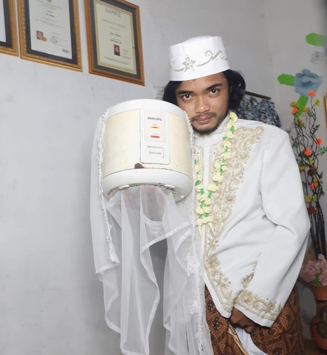 Người đàn ông kết hôn với... nồi cơm điện, được 4 ngày đã ly hôn vì lý do không tưởng - 1