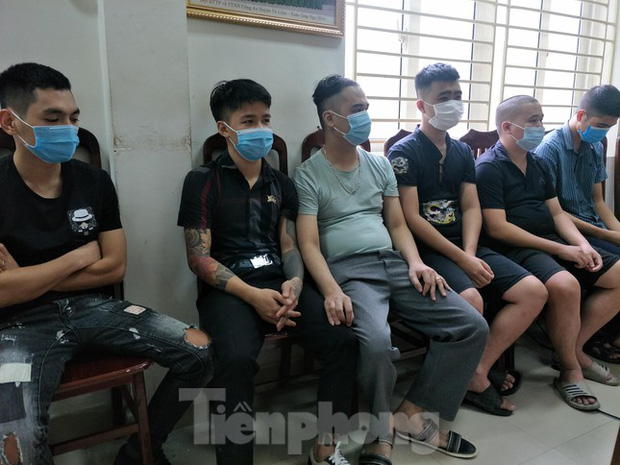 Nhóm đối tượng bị bắt giữ (Ảnh: Thanh Hà)