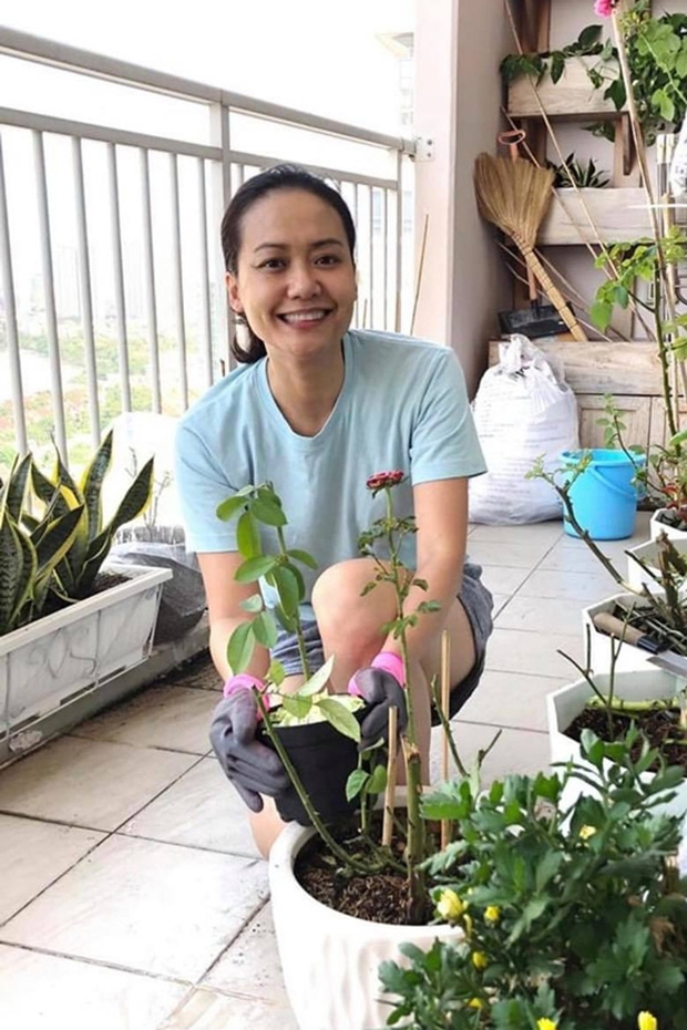 Bước sang tuổi 43, Hồng Ánh không còn quá quan trọng về vấn đề con cái, cô tận hưởng cuộc sống bên chồng và người thân