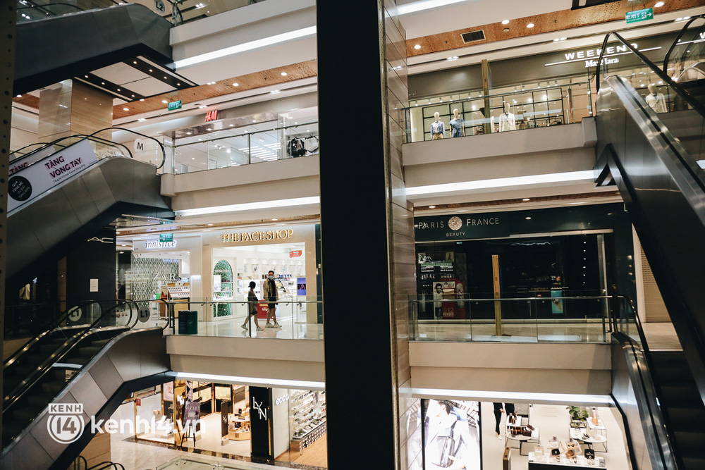 Một số cửa hàng tại Vincom vẫn chưa mở cửa trở lại